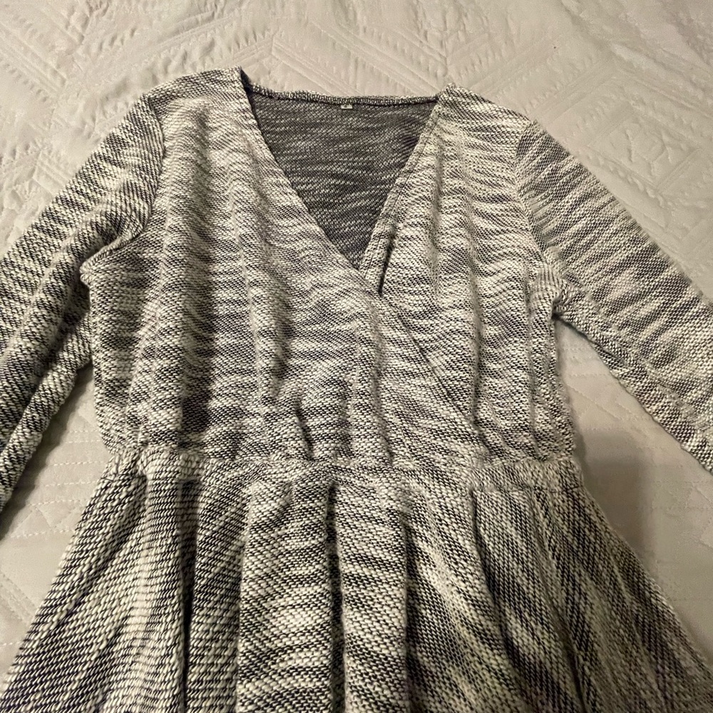 Chic Gray Women's Long Sleeve Sweater - Picture 4 of 7